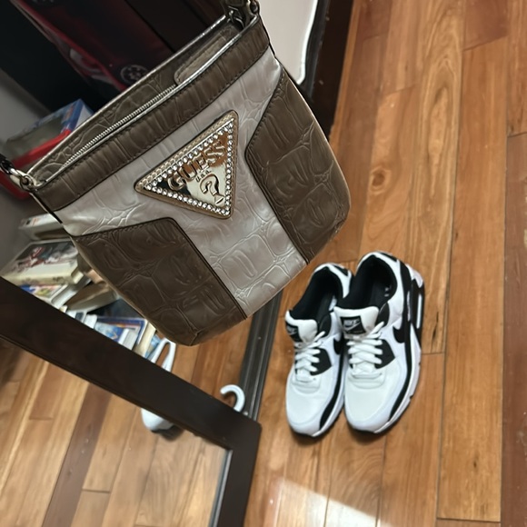 Guess bag for ladies 👛 - Picture 2 of 4